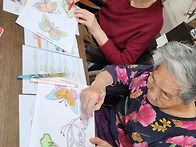 나비 색칠하기 했어요