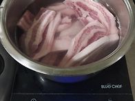수육을 한솥 가득
