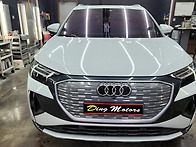 아우디 Q4 도어 하단 몰딩..