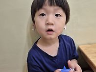 싹둑싹둑~~가위로 오려 보..