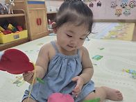 선생님과 리본막대..
