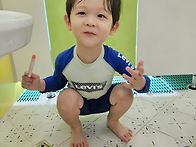 타일에 그림을 그..