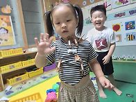 몸에 붙인 집게를..