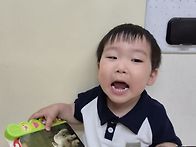 촉감책으로 오감놀이해봐요..
