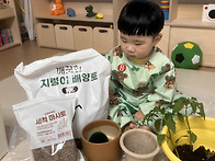 아장반 태온이의 작은 손에..