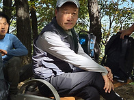 산행중 잠시 휴식중