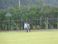 잔디밭 담배꽁초 때문에^..