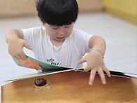 놀이도하고 동화책도보아요..