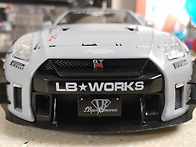 [SOLIDO] NISSAN GT-R R35 WITH ..
