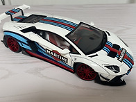 아벤타도르 리버티워크 2.0 마티니 입니다