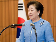 통일교 총재, 특검수사 첫..