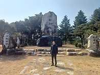 결전부대 상징탑에서 한컷