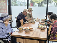 어르신들 모시고 한식뷔페..