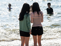 을왕리 해변에 여인!