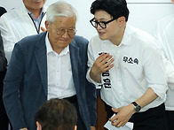 그러고 보니 닮았다...'..