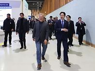 문재인 대통령님 내외분께..