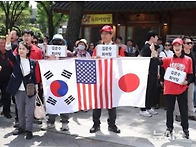 성조기에 이어 일장기 등장..