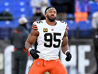 NFL 수비의 달인 Myles..