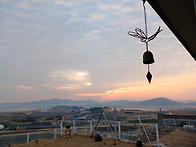 데크 정리하다 일몰의 하늘..