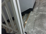 8월19일 렉산 하단 고정볼트 부분 녹 제거..
