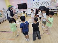 찾아가는 유아숲-지렁이에..