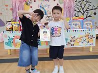 8월의 생일주인공 지욱이,..