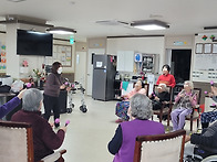 어르신들 프로그램 하시는..