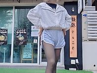 이제 메컵도 안하고 댕겨...
