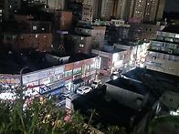 베란다에서 본하늘과 땅...