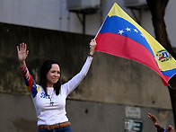 U.S. Plays Down Qu..