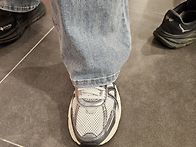 운동화만 사게되네요