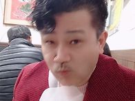 세개의태양...노래부르다 ..
