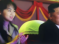 김주애는 '기생충..