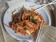 두부김치 먹는중이요^^^^..