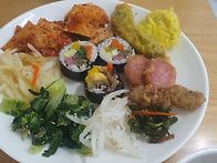 7천원에 25가지 반찬을 맛..