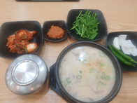 창윈시 의회 앞 순대국밥