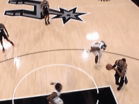 골밑을 자신의 놀이터로 ..