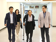 폐지를 주워 7년째 이어온..