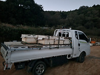 딸기농장에 수정벌 배달다..