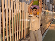 애기 위해 까치발 시전하는..