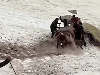 설산 비탈길의 위험성