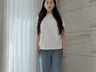 여친의 흰티에 청바지 어떤..