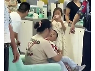 중국 애 엄마가 금은방 진..