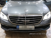 W213차량 순정와이드모니터..