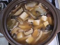 바글바글~ 소박한 뚝배기 ..