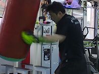 펀치백치기영상^^..