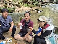 삼복에 산그늘 계곡 노크