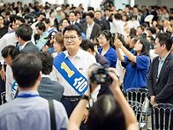 난타전 속에서 시를 읊는 ..