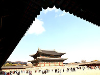 경복궁의 파란 가을하늘...