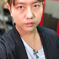 작가 프로필 이미지